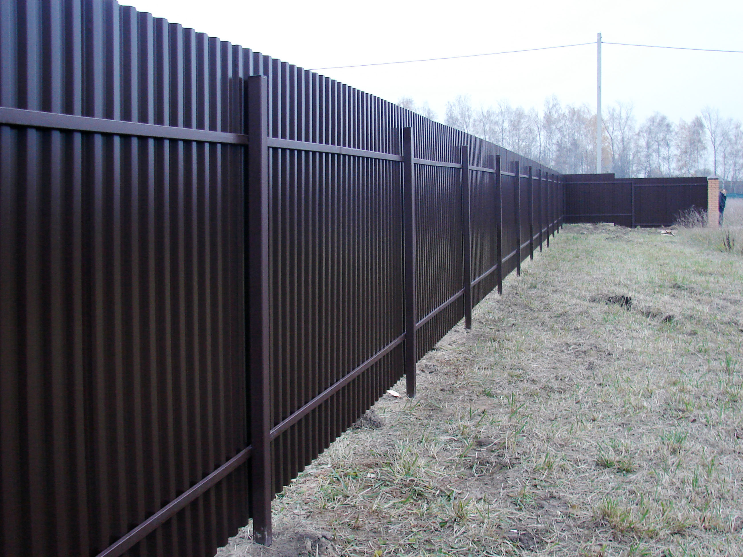 Забор из профлиста (тёмно-коричневый)